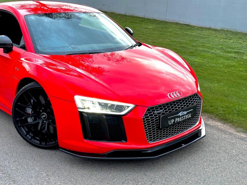 AUDI R8