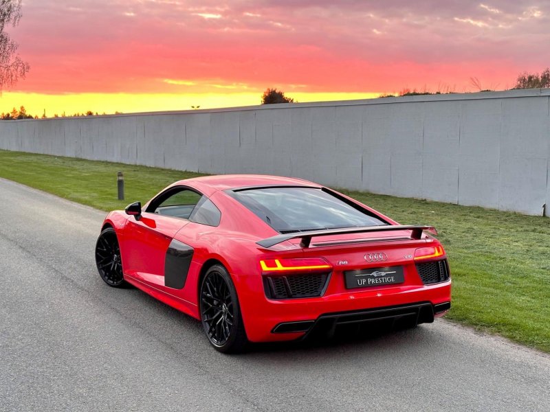 AUDI R8
