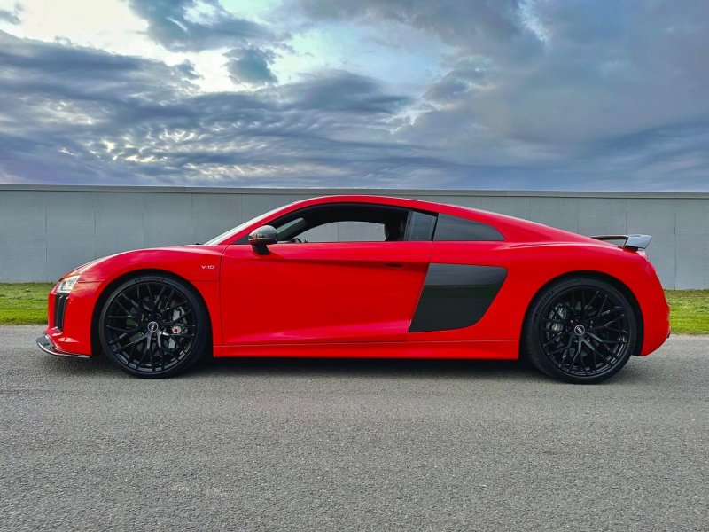 AUDI R8