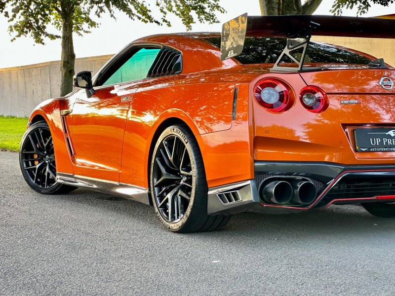 NISSAN GT-R