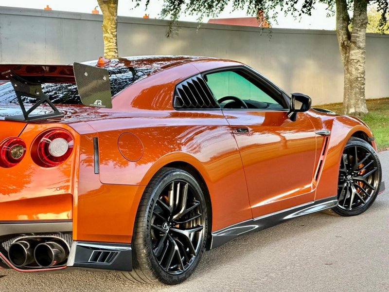 NISSAN GT-R