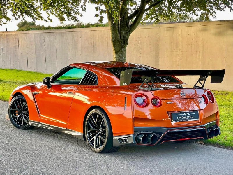 NISSAN GT-R