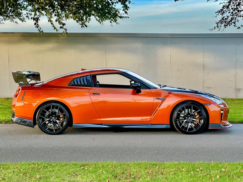 NISSAN GT-R
