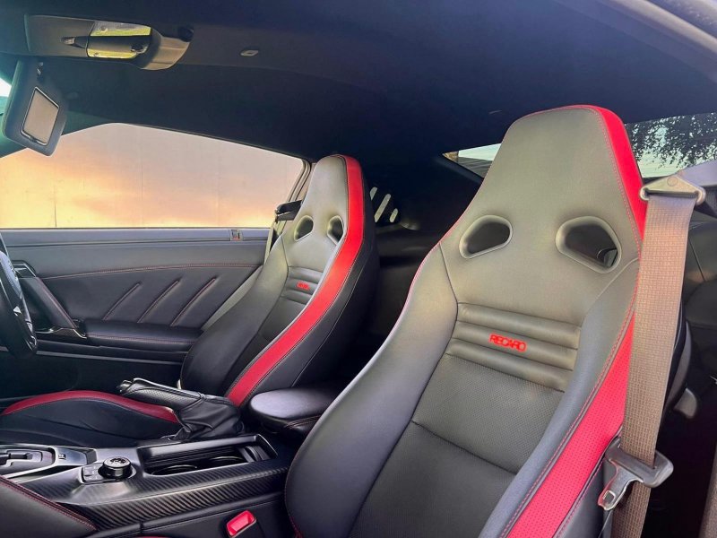 NISSAN GT-R