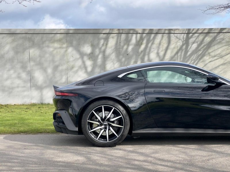 ASTON MARTIN VANTAGE