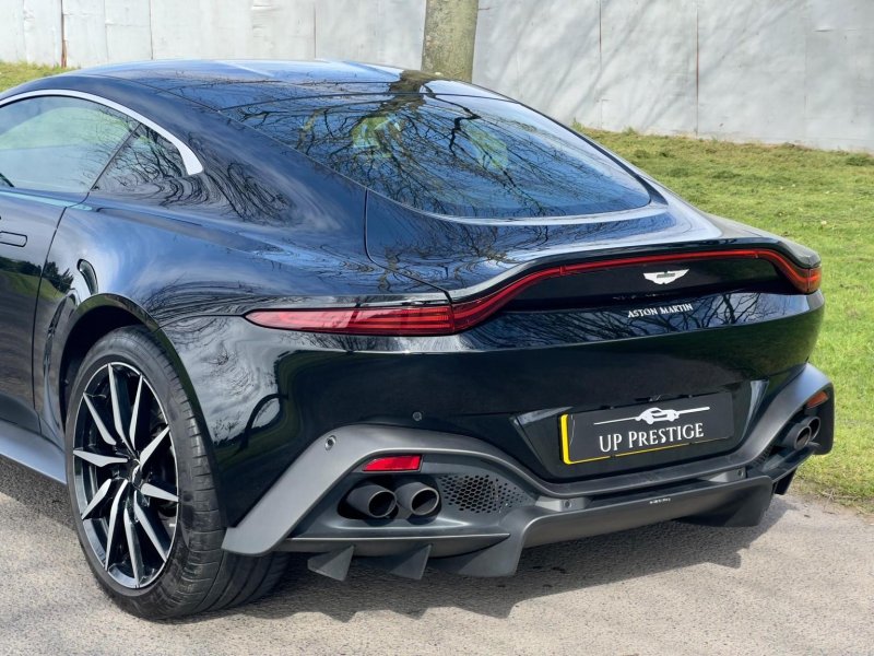 ASTON MARTIN VANTAGE