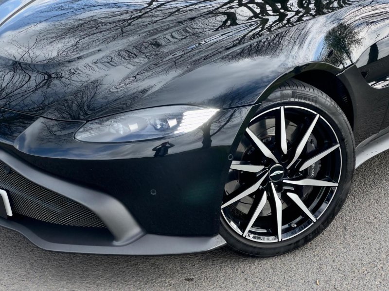 ASTON MARTIN VANTAGE