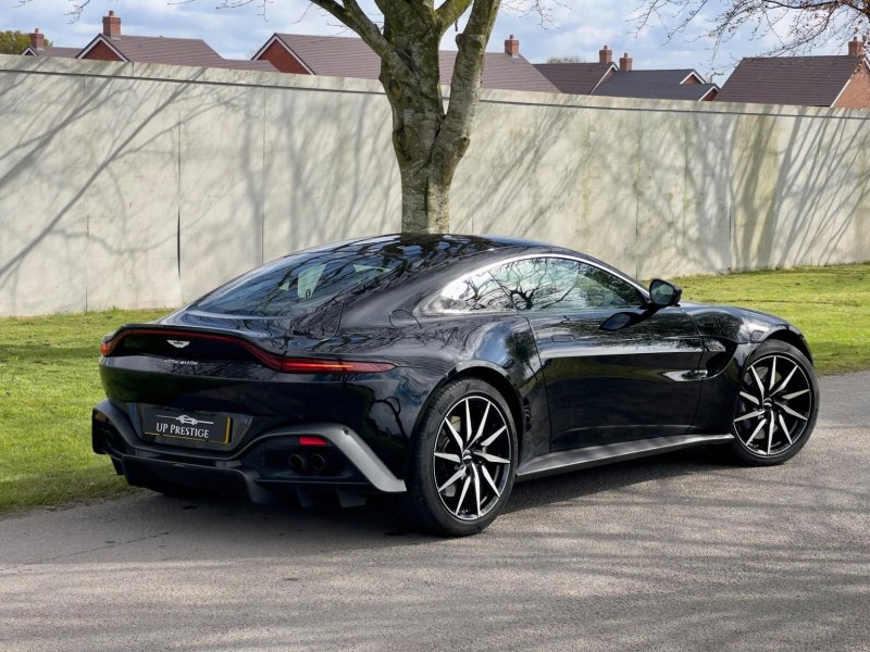 ASTON MARTIN VANTAGE