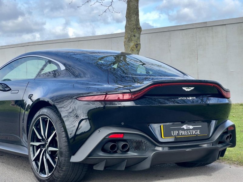 ASTON MARTIN VANTAGE