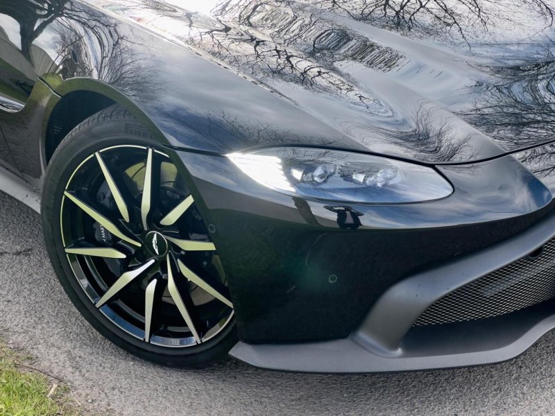 ASTON MARTIN VANTAGE