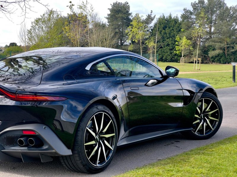 ASTON MARTIN VANTAGE