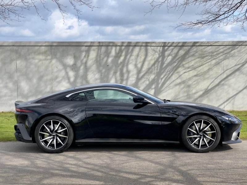 ASTON MARTIN VANTAGE