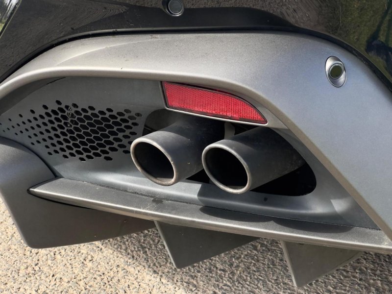 ASTON MARTIN VANTAGE