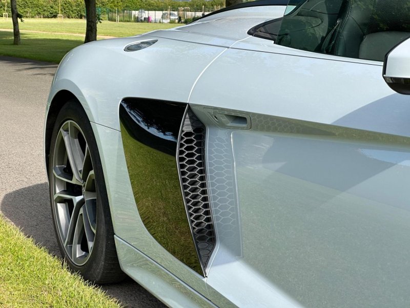 AUDI R8