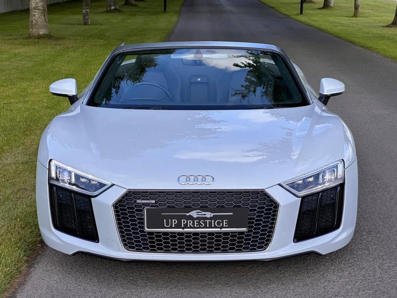 AUDI R8