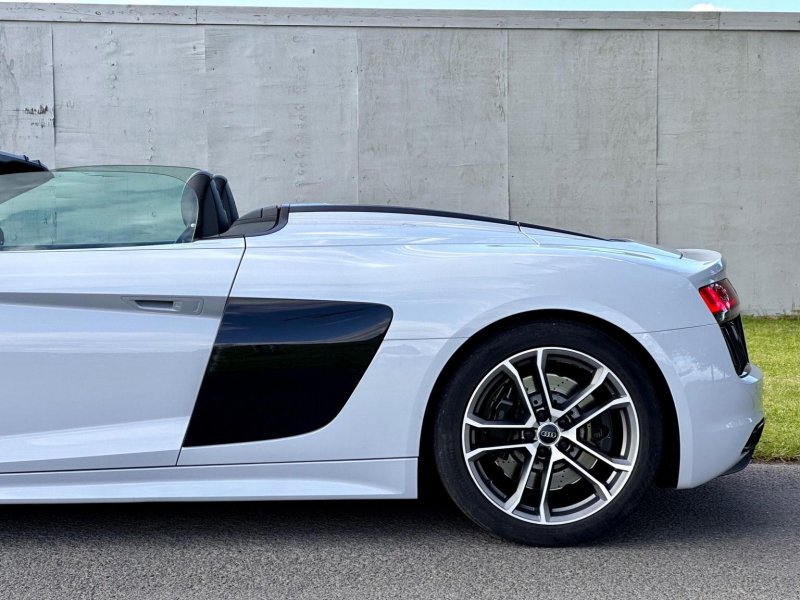 AUDI R8