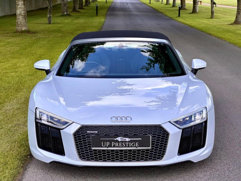 AUDI R8