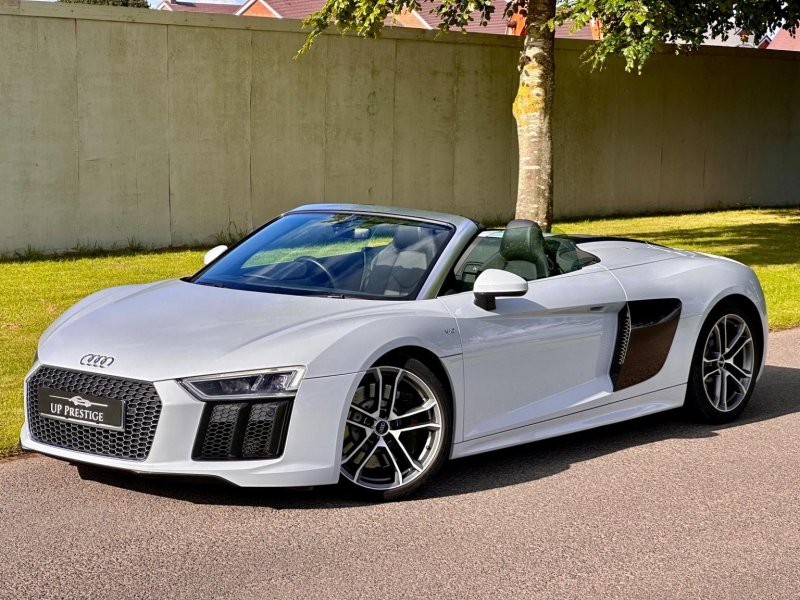 AUDI R8