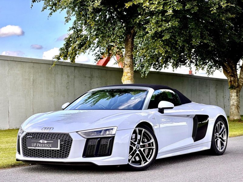 AUDI R8