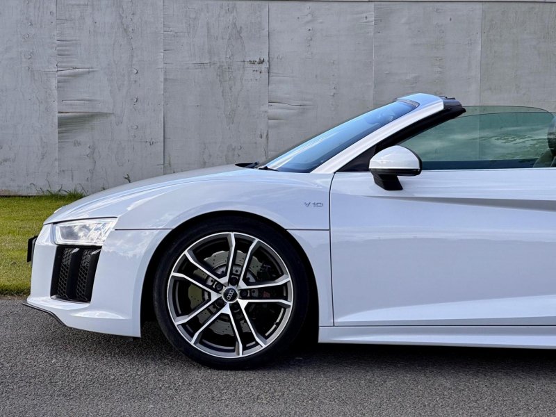 AUDI R8