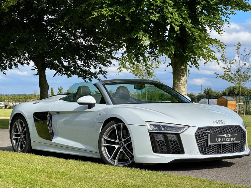 AUDI R8