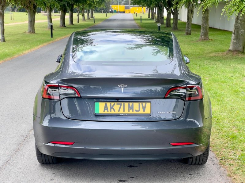 TESLA MODEL 3