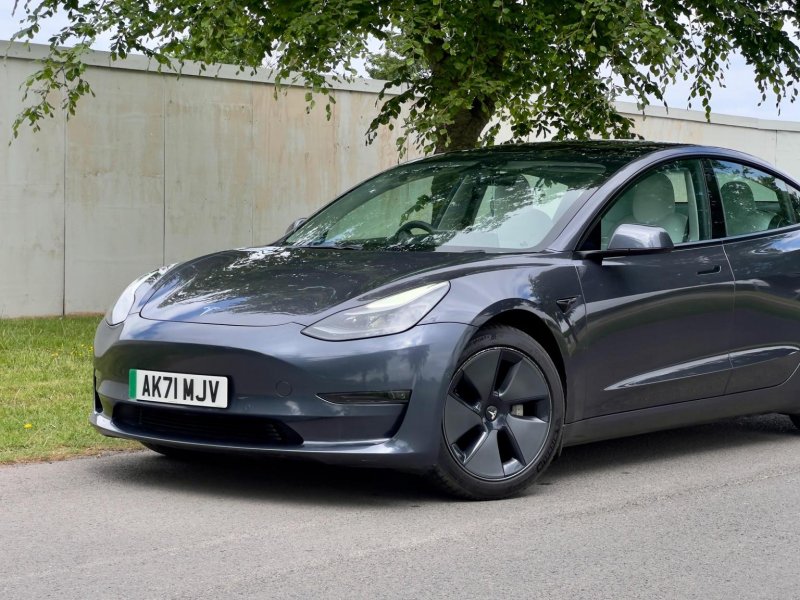 TESLA MODEL 3