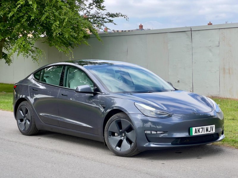TESLA MODEL 3