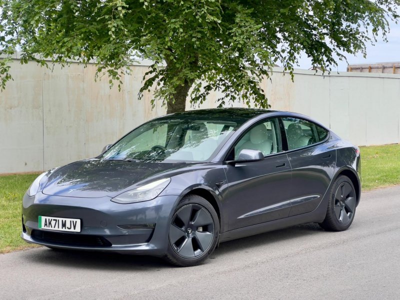 TESLA MODEL 3