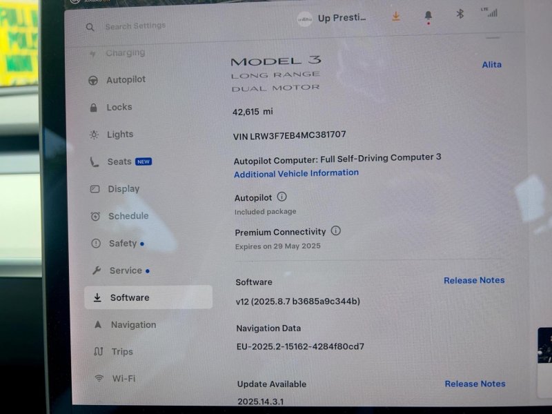 TESLA MODEL 3