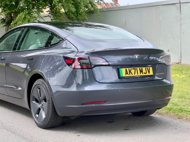 TESLA MODEL 3