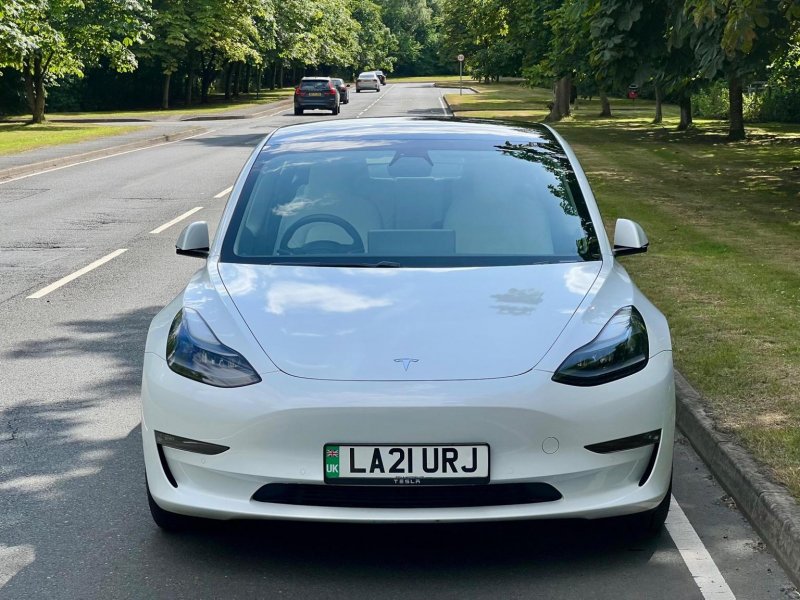 TESLA MODEL 3
