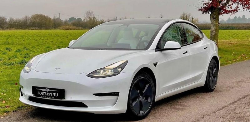 TESLA MODEL 3