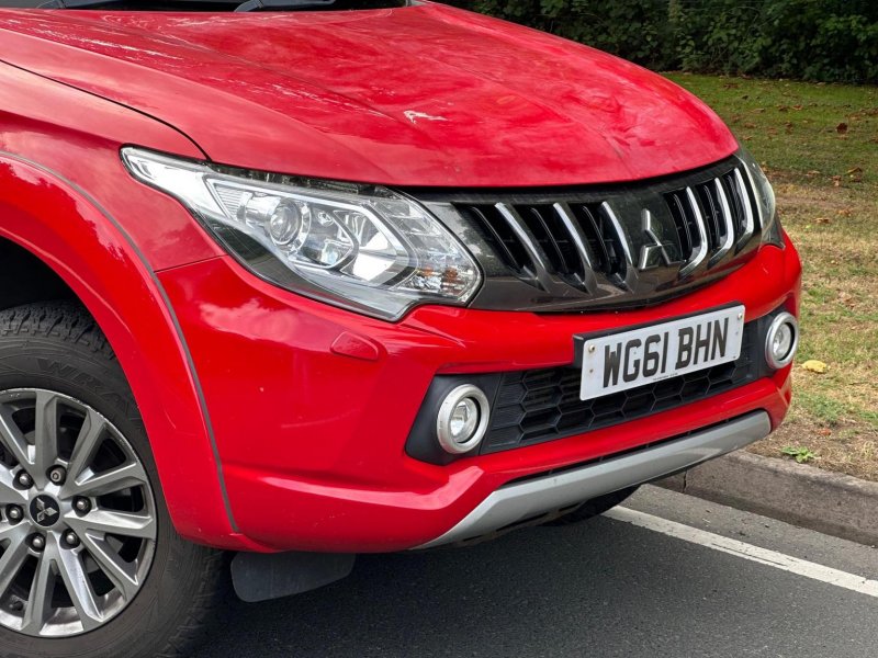 MITSUBISHI L200