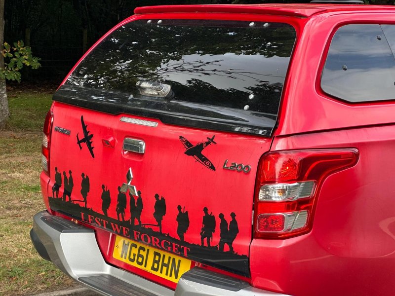MITSUBISHI L200